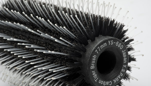 Extra boar bristles for high gloss & air holes for shorter blow time.